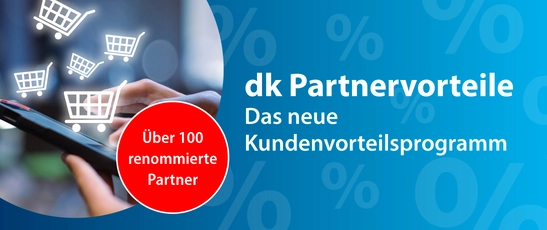 Kleine EInkaufswagen über einem Tablet